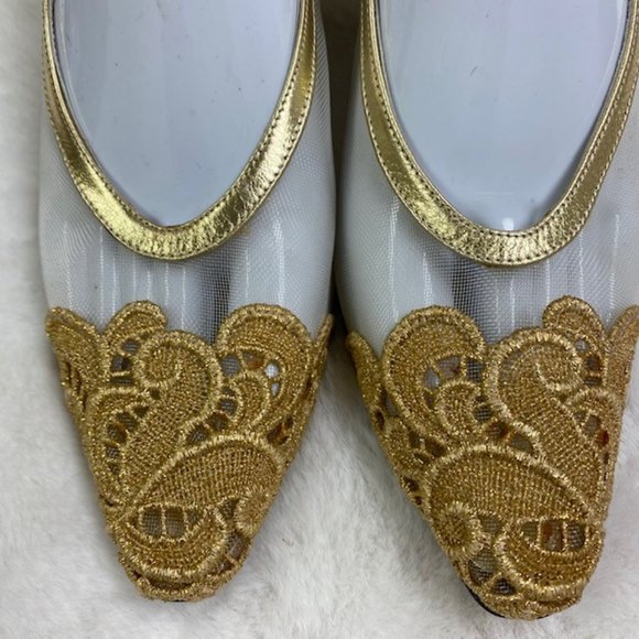 Stuart Weitzman Vintage Gold Lace Floral Embroidery Mesh Pumps Heels, size‎ 6W - Picture 3 of 8